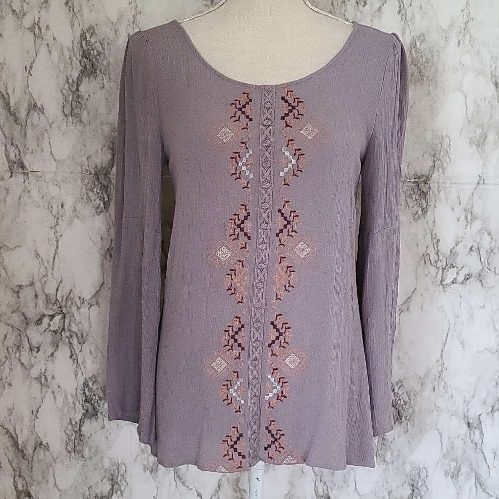 Love on tap embroidered blouse size xs